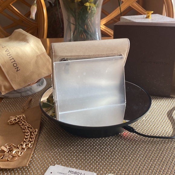 EUC Louis Vuitton Ivory Epi Leather Koala Wallet $275 - Picture 2 of 13